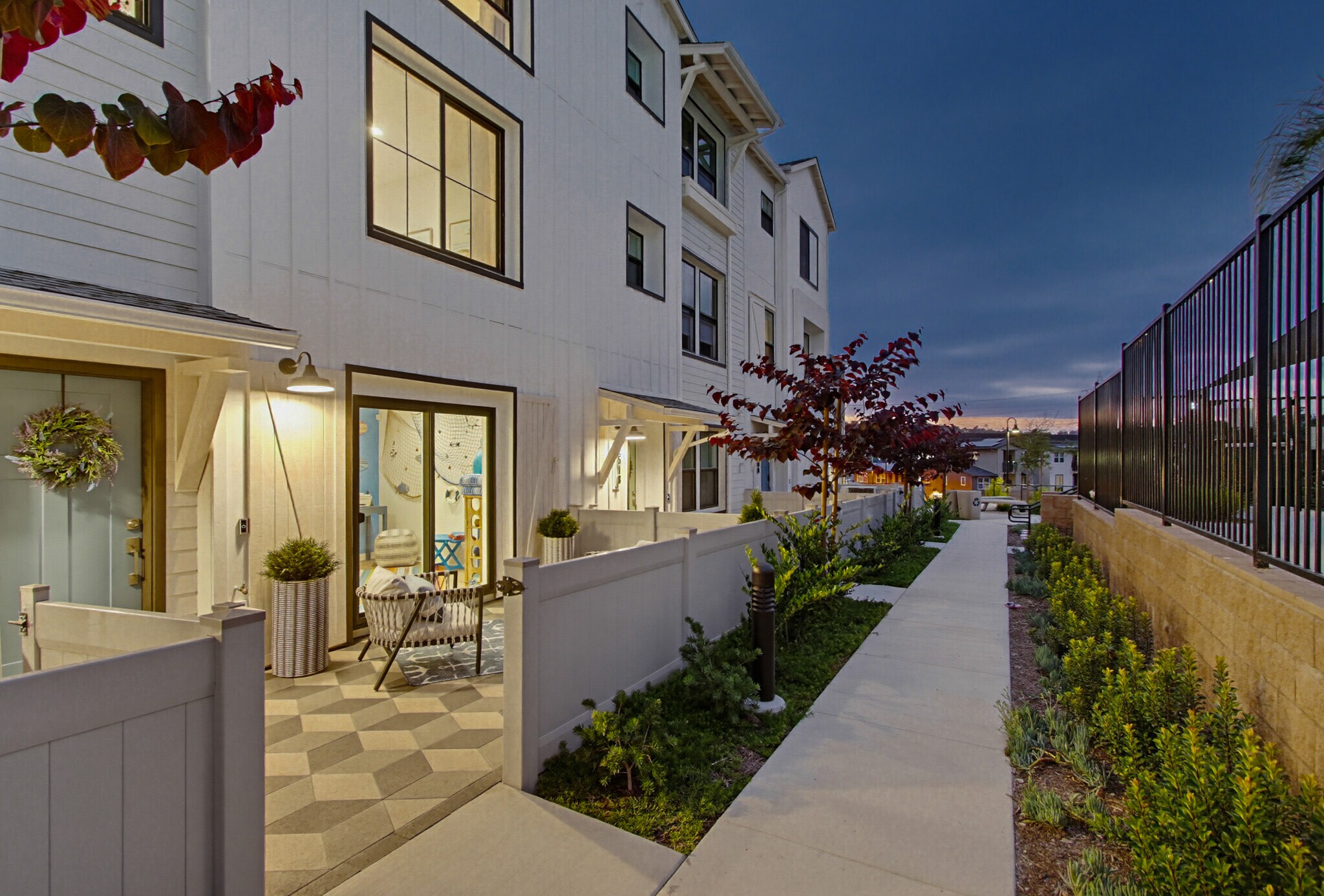 Building Photo - 2528 Delphinium Ln
