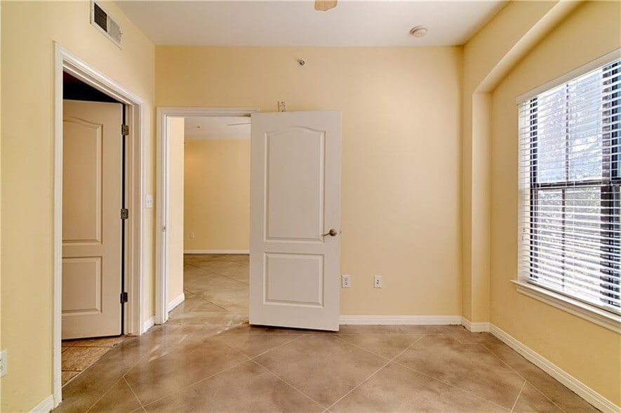Building Photo - 2505 San Gabriel