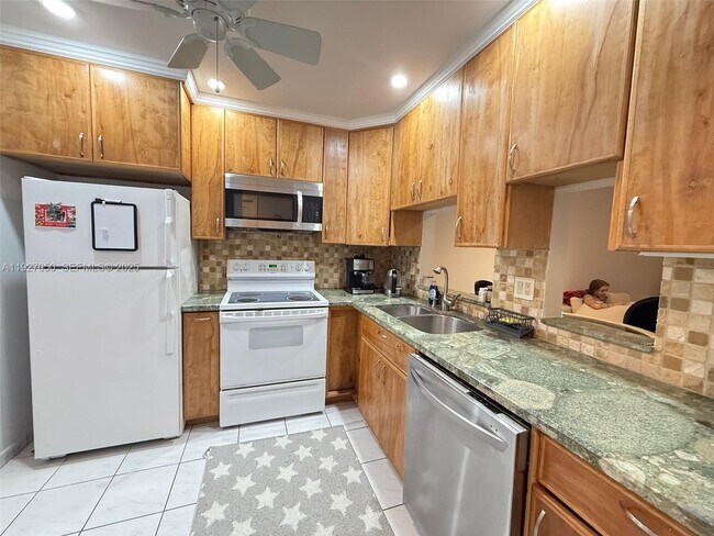 Building Photo - 219 NE 14th Ave