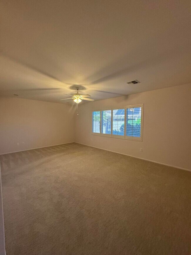 Building Photo - 39354 Falconwood Ct