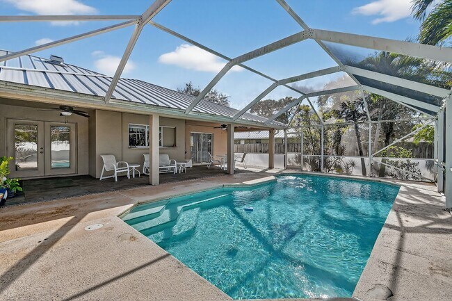 Building Photo - 3221 SE Quay St