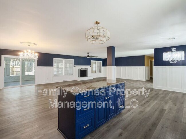 Building Photo - 23 Shadowmoss Pkwy