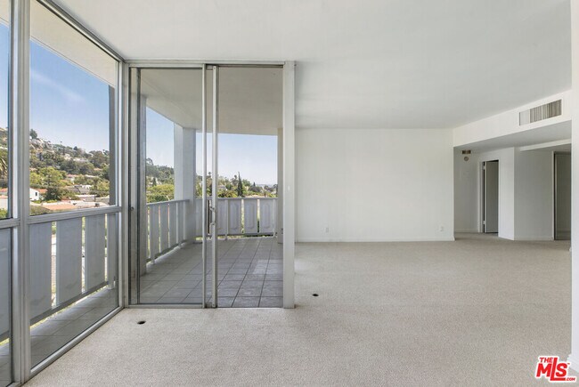 Building Photo - 4455 Los Feliz Blvd