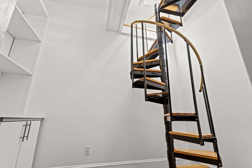 Building Photo - 127 Beacon St