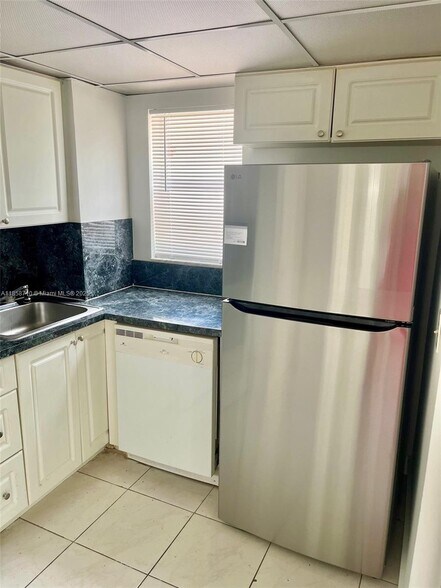 Building Photo - 3200 Coral Springs Dr