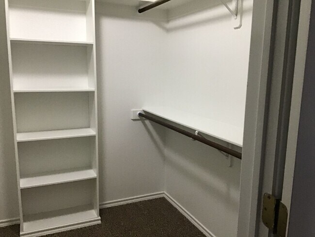 Building Photo - 2/2/2 LAWNCARE INCLUDED - near Hospital Di...