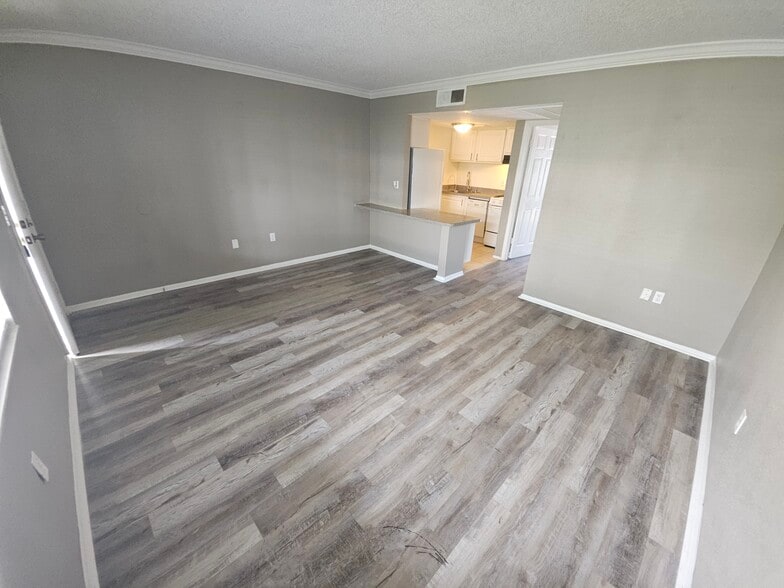 Building Photo - 131 Water Front Way