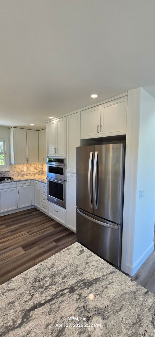 Building Photo - large custom home with peek a boo ocean views
