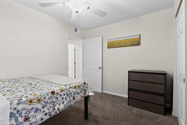 Building Photo - 800 Alexander Rd