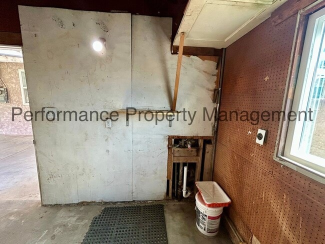 Building Photo - Cute 3 Bed/1 Bath SW Bakersfield Home w RB...