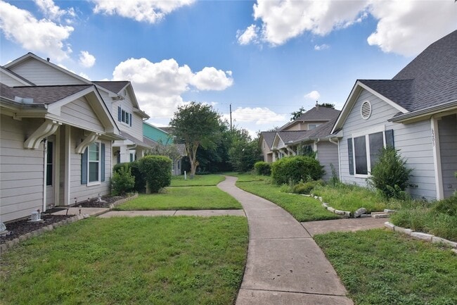 Building Photo - 6145 Settlers Square Ln