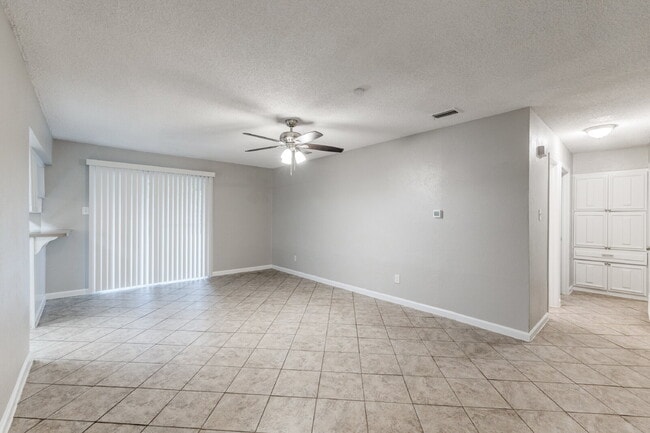 Building Photo - Comfortable & Stylish 3-Bedroom Home in Grand Prairie