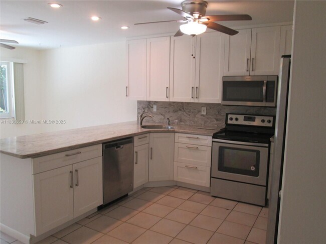 Building Photo - 4831 Bayview Dr