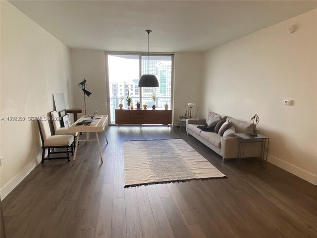 Building Photo - 1010 SW 2nd Ave