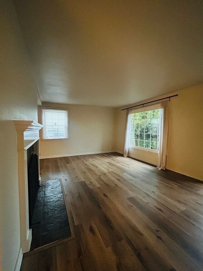 Building Photo - Charming 2 Bedroom House with Fenced Yard in Fairmount Park Neighborhood