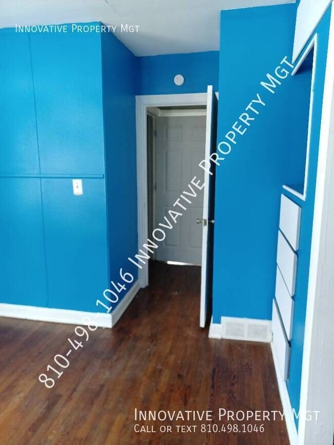 Building Photo - 2213 Savoy Ave