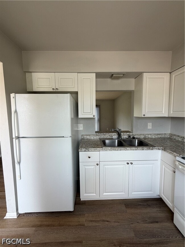 Building Photo - 1920 W Lakeview Blvd