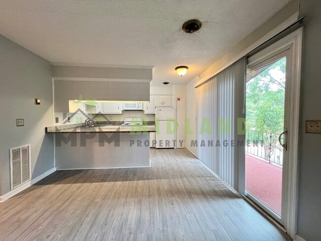 Building Photo - 623 Henderson St