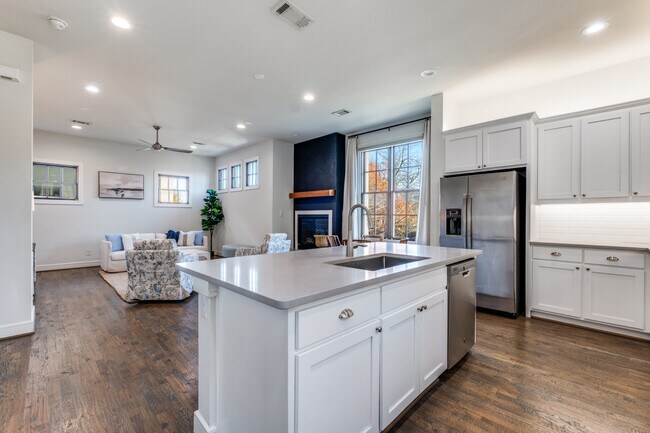 Building Photo - 5073 Gaston Ave