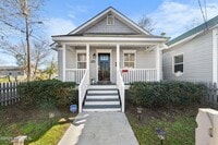 Building Photo - 720 Queen St