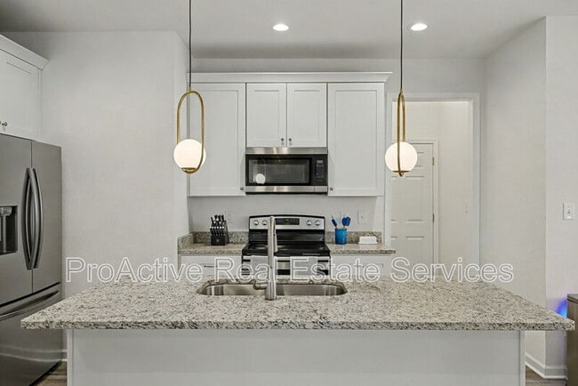 Building Photo - 3026 Peronne Ave