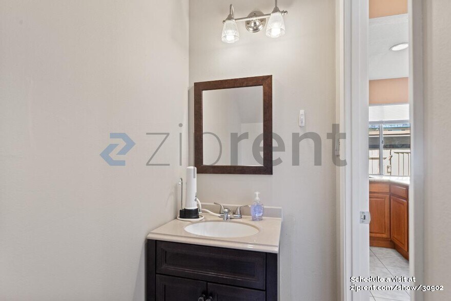 Building Photo - 27561 Stromberg Ct