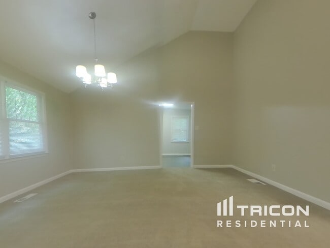 Building Photo - 1221 Lakeview Pkwy
