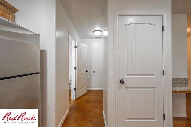 Building Photo - 2801 E 450 N