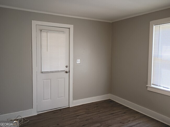 Building Photo - 11 Hester Dr