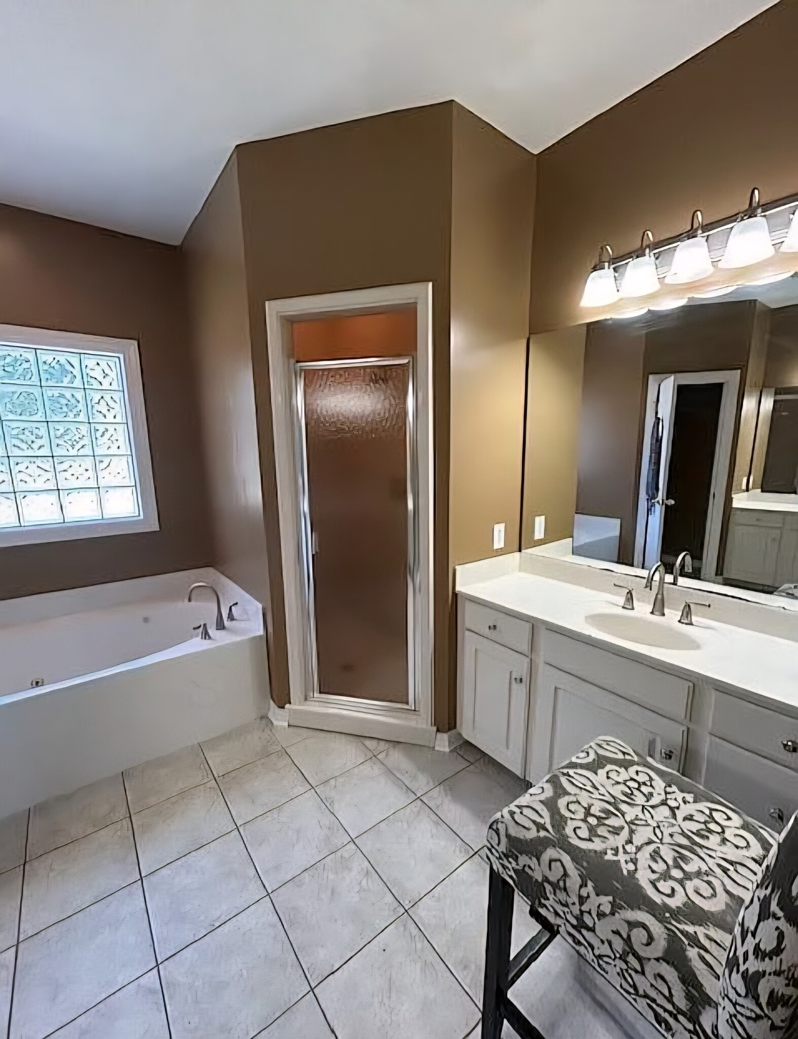 Master Bath - 529 Wooten Cv