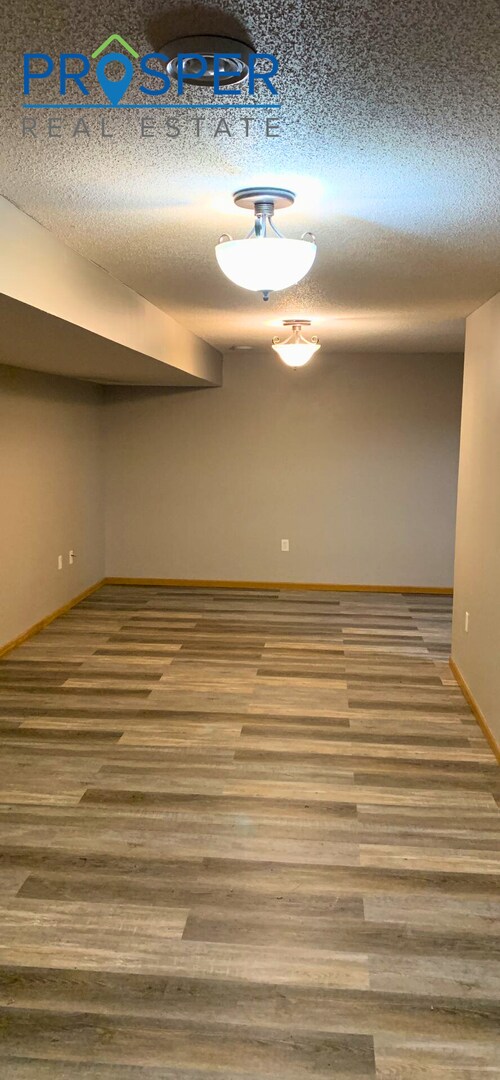 Building Photo - ON6120