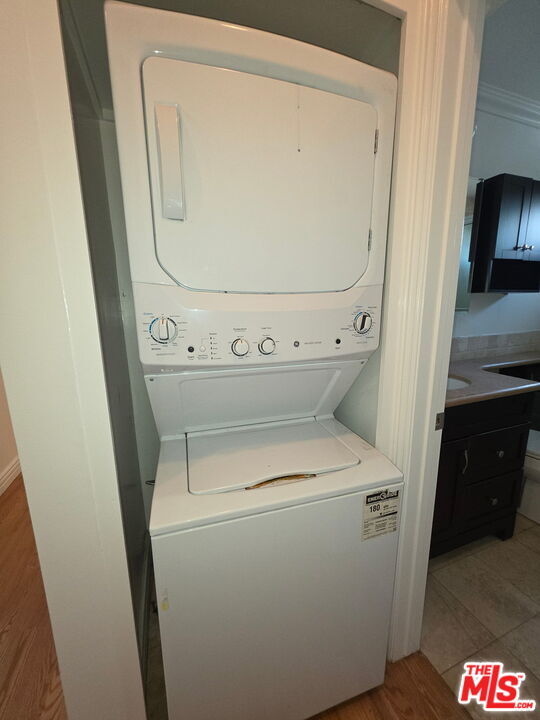 Building Photo - 670 Broadway St