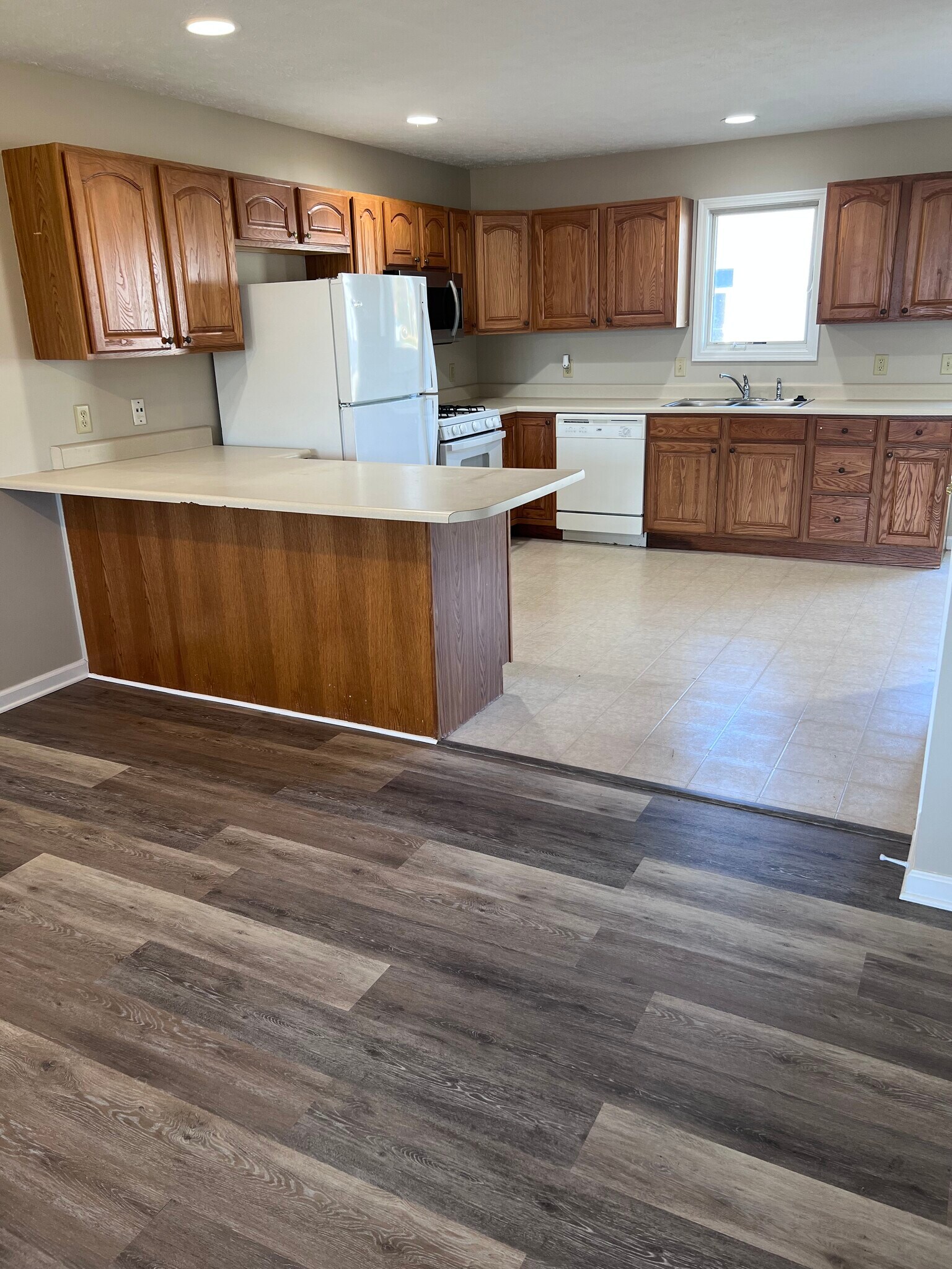 Building Photo - 206 W Mill St