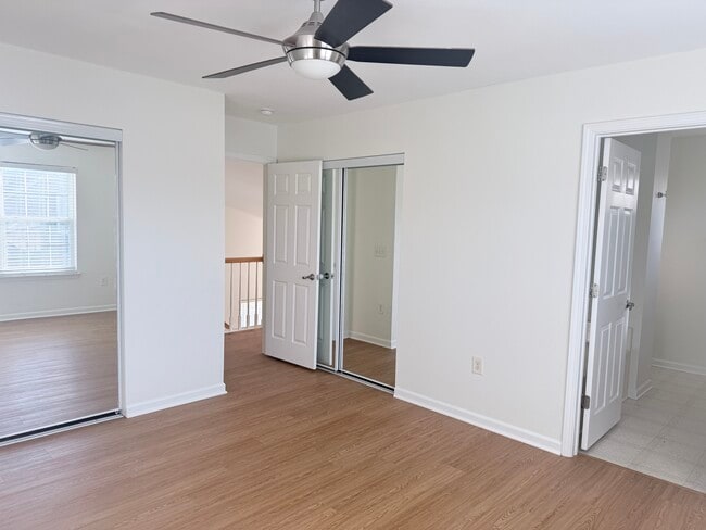 Building Photo - 9420 Meadowmont View Dr