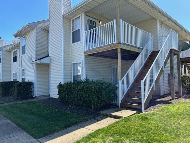 Building Photo - ***2 BED Condo Centrally located!!