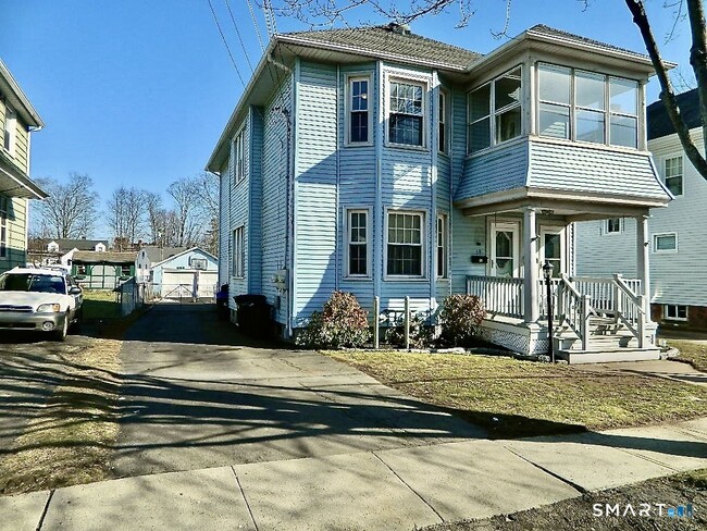 Building Photo - 37 Elm St