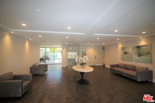 Building Photo - 12115 San Vicente Blvd