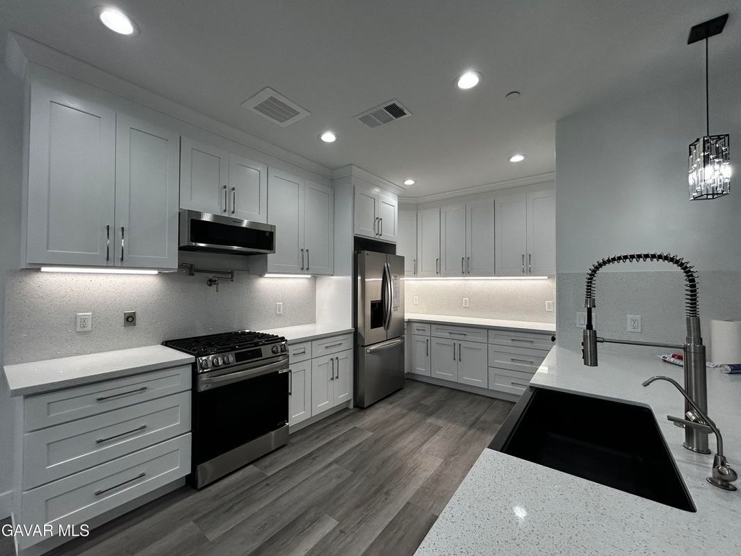 Building Photo - 3838 Balmont St