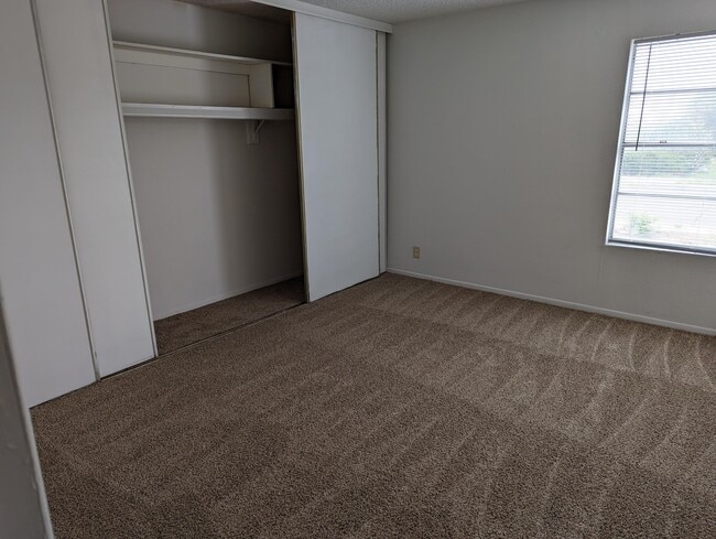 Building Photo - 1112 Zena Lona St NE
