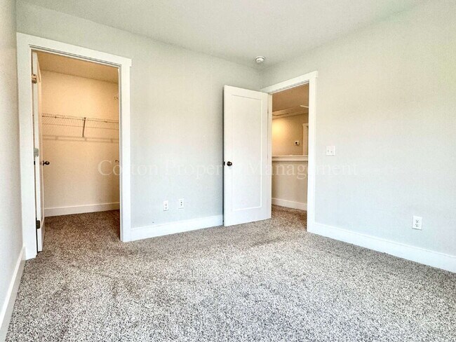 Building Photo - Modern 3BR/2.5BA Townhome | $2,100/mo. | P...
