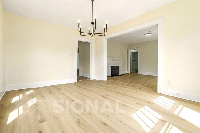 Building Photo - 425 Oak St