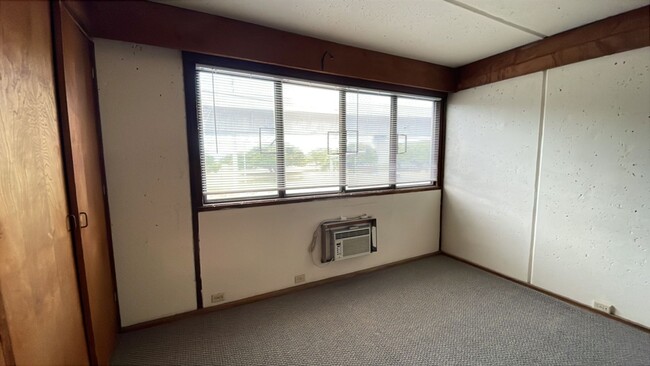 Building Photo - $2,000, 2BR/1.5BA/1PKG