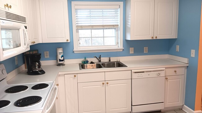 Building Photo - Furnished Two-Bedroom, Two-Bath Condo in N...