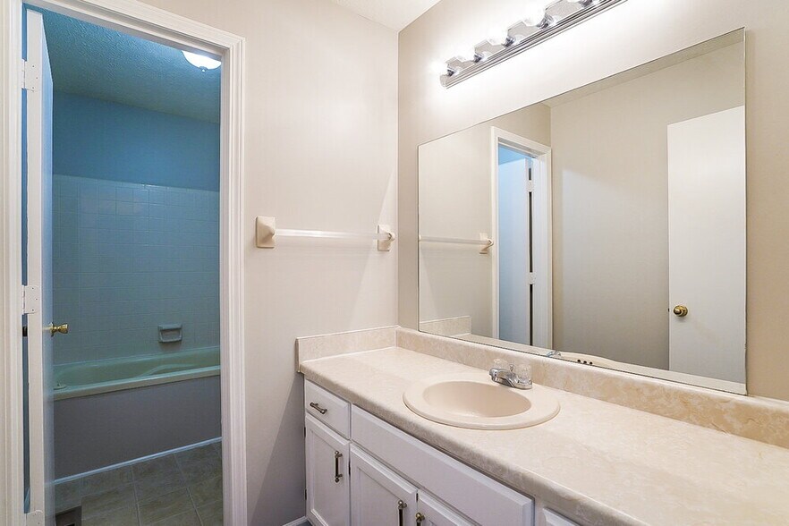 Building Photo - 3500 Roundwood Forest Dr