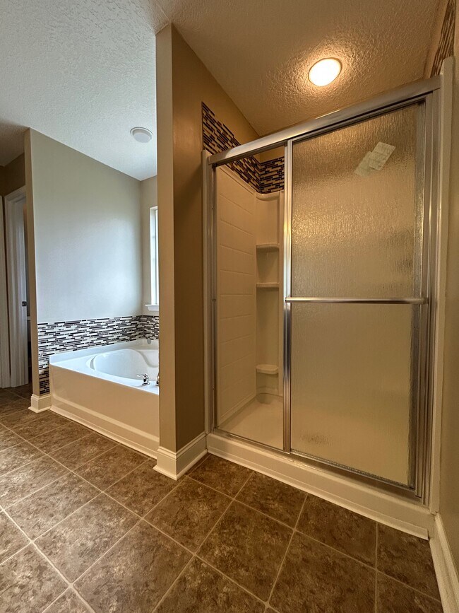 Building Photo - 709 Highgrove Ct