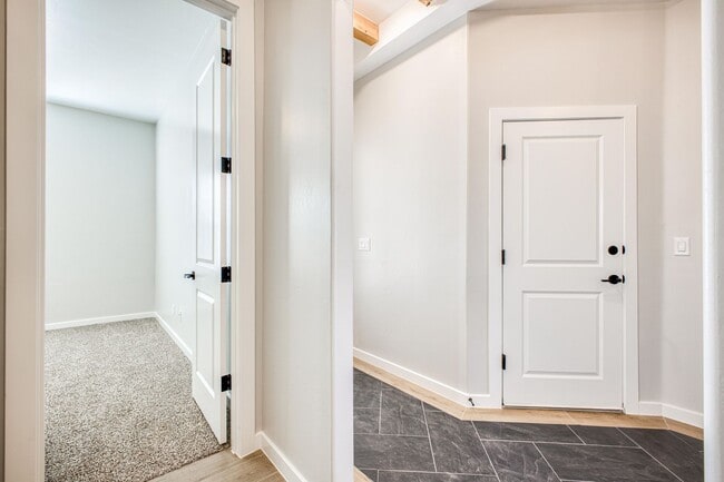 Building Photo - Beautiful East side House 4 bed-2.5 baths, part of The  Club that includes Swimming Pool, Gym, Te...