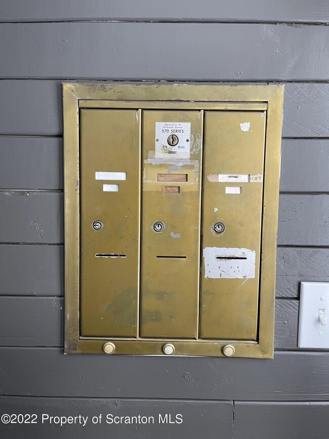 Building Photo - 303 E Drinker St