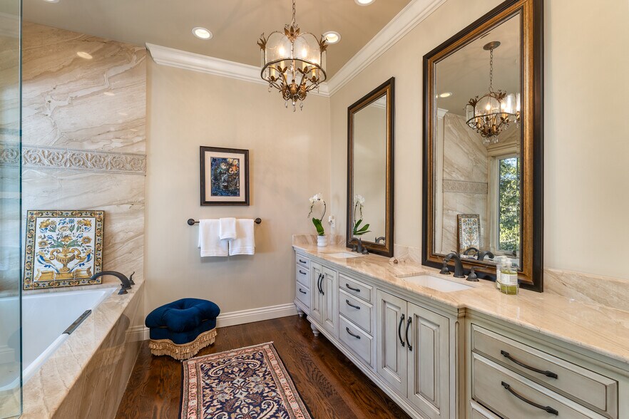 Building Photo - 2744 SW Sherwood Dr