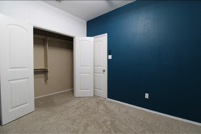 Building Photo - 1405 Meadowlark Ln