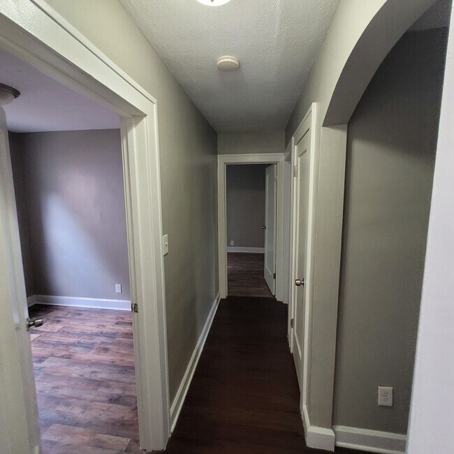 Building Photo - 2624 Portman Ave
